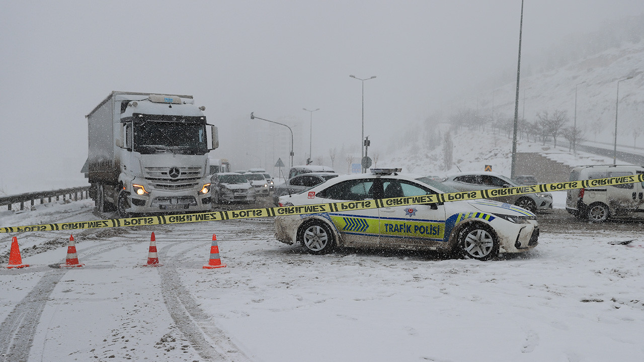 Kayseri-Malatya kara yolu kapandı: Araçlara izin verilmiyor