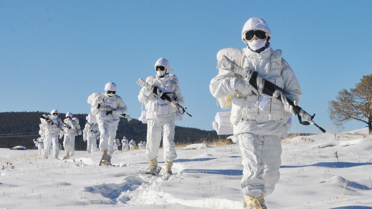 En zorlu koşullarda eğitime devam: Kars'ta çığ kursu