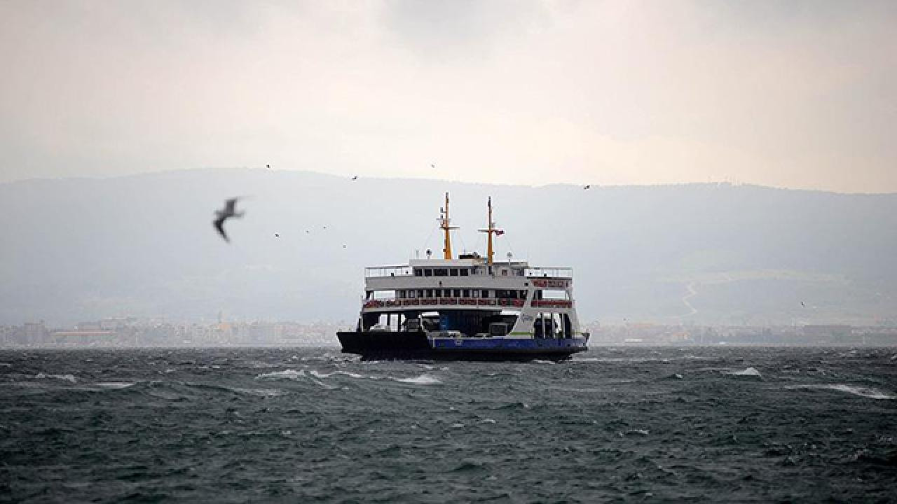 Fırtına vuruyor: Güney Marmara feribotları durdu