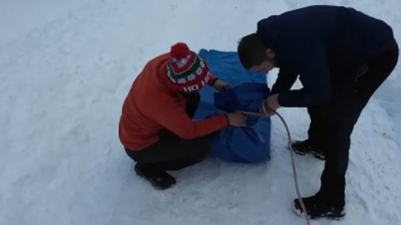 Rizeli gençlerin kar eğlencesi