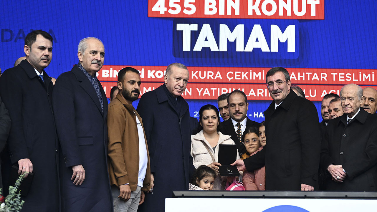 Hatay’da anahtar teslim skandalı: Bir ev 8 aileye çıkmış