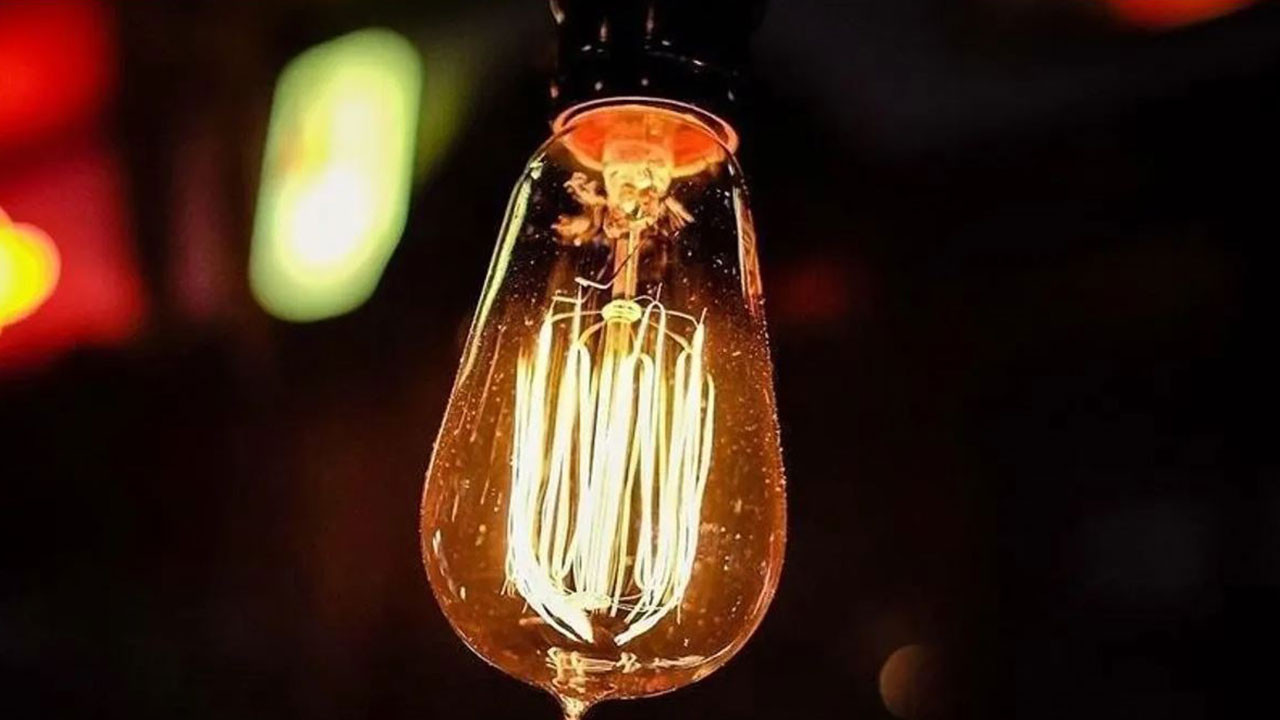 Beyoğlu'nun göbeğinde elektrik kesintisi! Makineye bağlı hasta hastaneye kaldırıldı