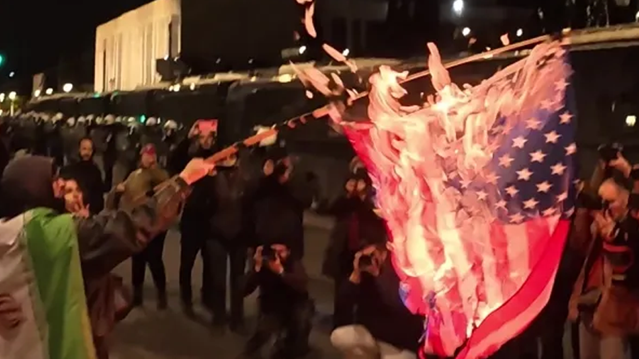 Maduro'nun esir alınması dünyada protesto edildi! ABD bayrağını yaktılar