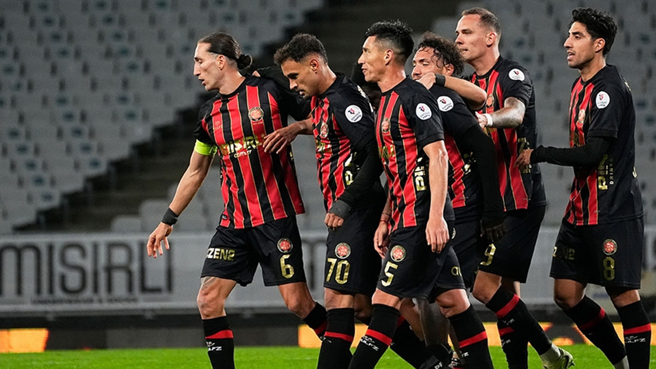 Fatih Karagümrük’te yaprak dökümü: 4 futbolcuyla yollar ayrıldı