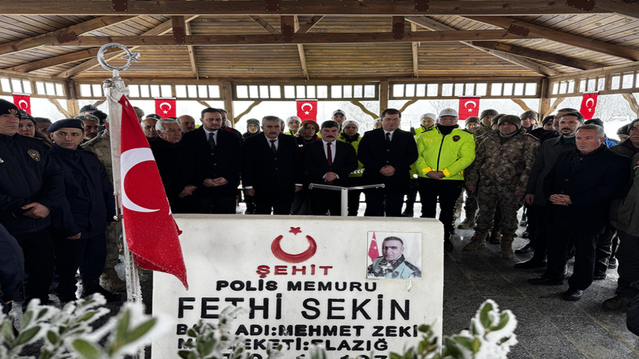 İzmir'in kahramanı Fethi Sekin kabri başında dualarla anıldı
