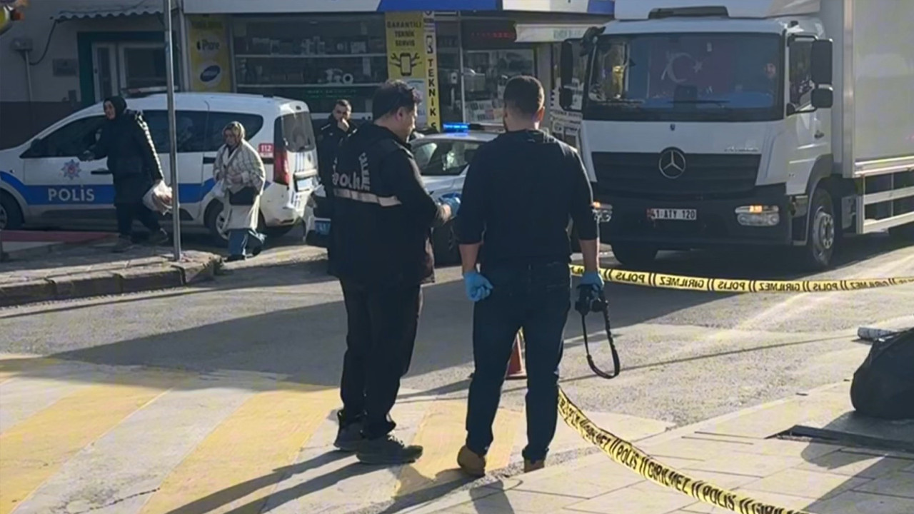 Hedeflerini gözetmeksizin ateş ettiler: Durakta bekleyen de kaldırımda yürüyende yaralandı