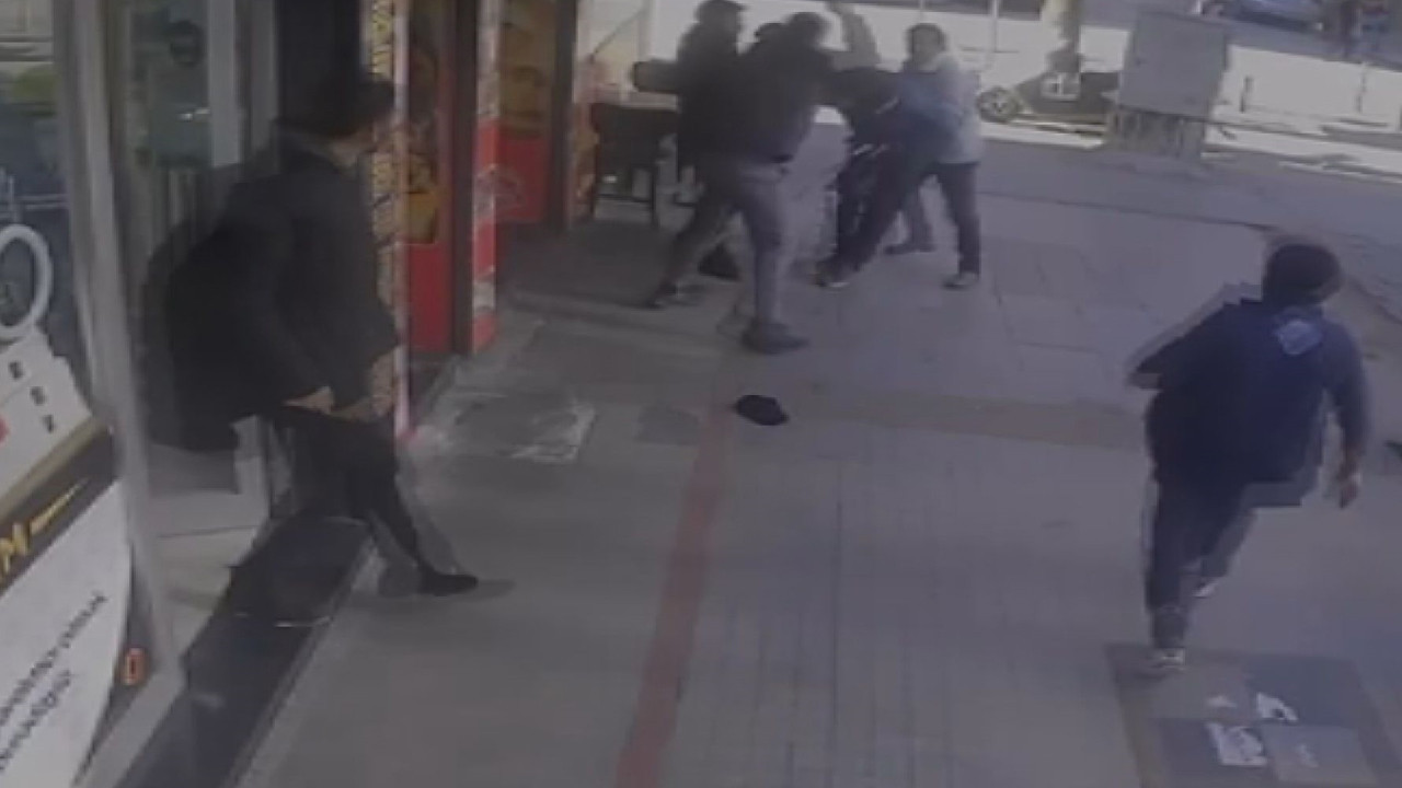 Oyuncak silahlı soyguncunun planı tutmadı: Esnafın elinden zor kurtuldu