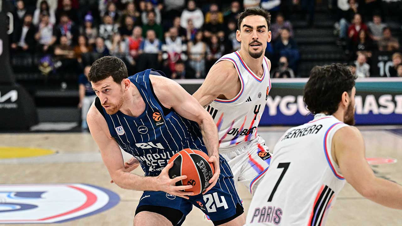 Anadolu Efes Paris'e diş geçiremedi: Galibiyet hasreti 4 maça çıktı