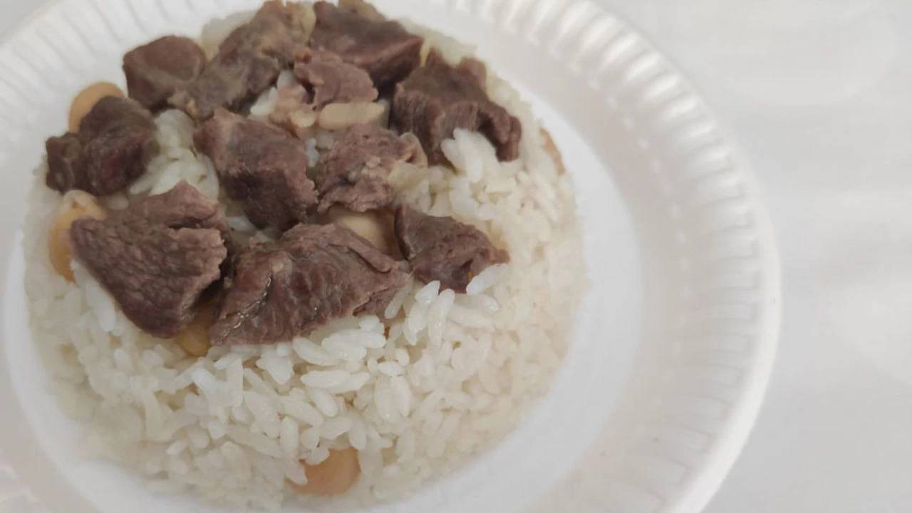 Cami önünde domuz eti dağıtıldı mı: Günün tartışma konusu oldu