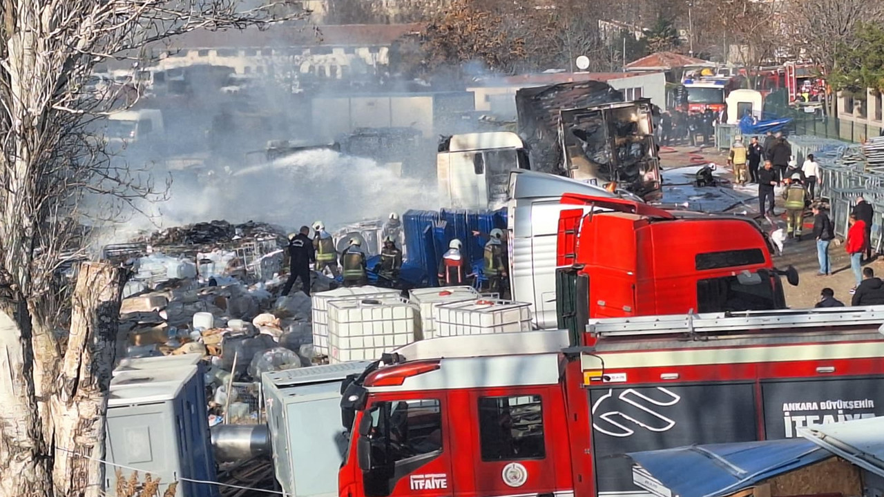 Emniyet deposunda yangın faciası: Alkol şişeleri bir bir patladı: 6 TIR kule döndü