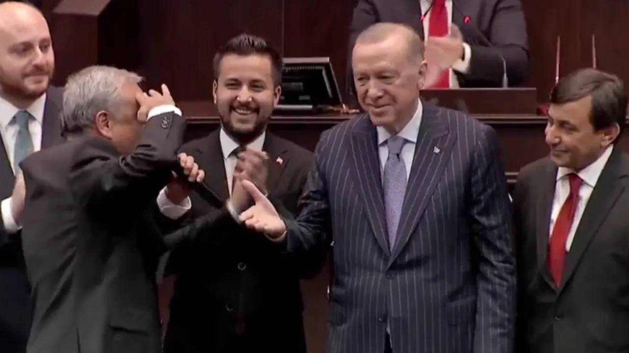 Oğuzhan Uğur eski CHP yeni AKP'li vekili tiye aldı