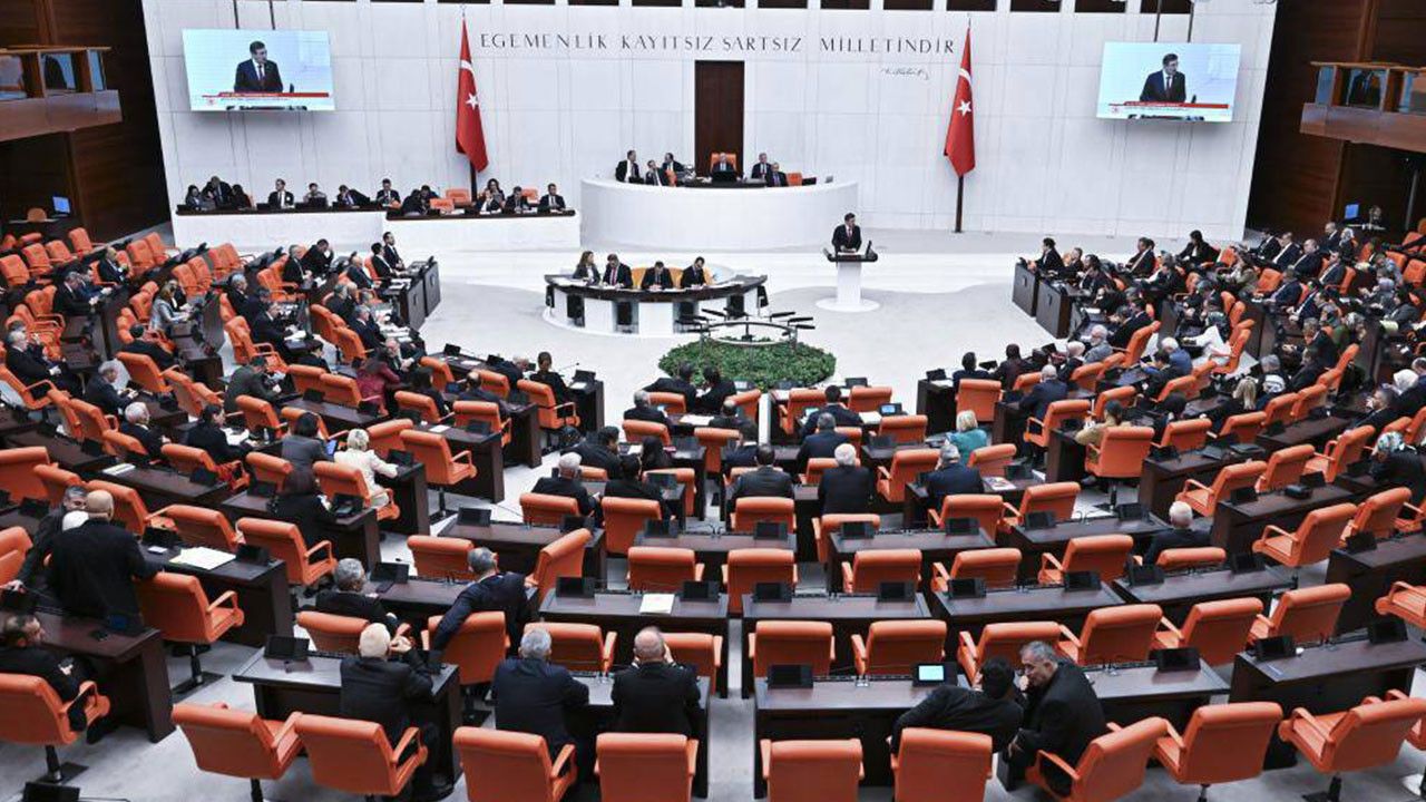 AKP ve MHP emekli maaşı teklifini reddetti. 'Bu para neye yeter?'