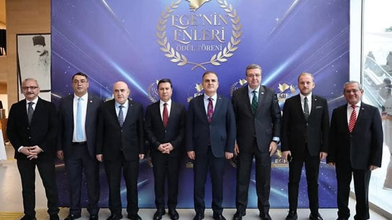 Erdoğan Erişen, “Ege’nin Enleri Ödül Töreni"nde ödülleri takdim etti