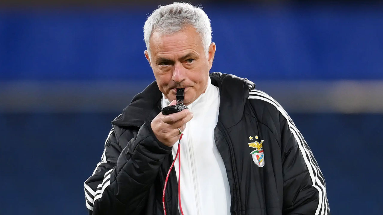 Jose Mourinho çıldırdı, futbolcuları tesise kapattı