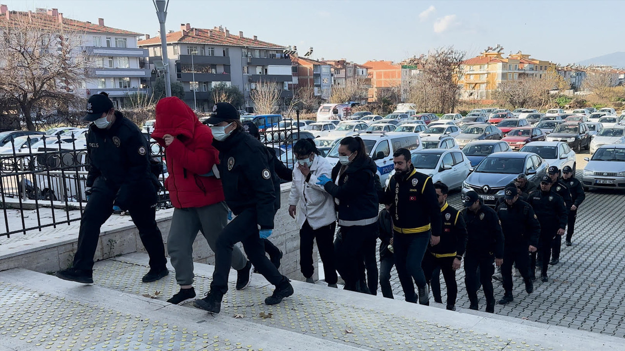 Ödemişte fuhuş şebekesinin planı deşifre oldu: Taksilerle müşteri taşıyorlardı