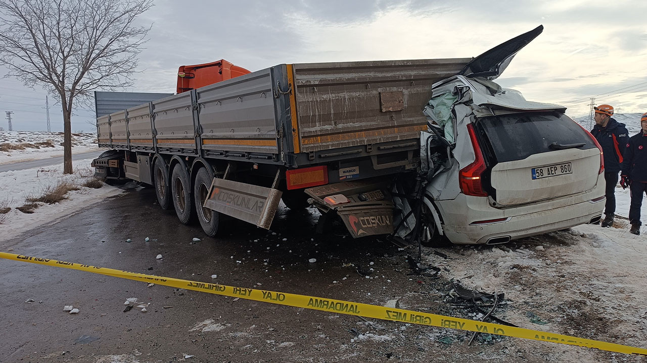 Sivas’taki feci kazada iş insanı hayatını kaybetti