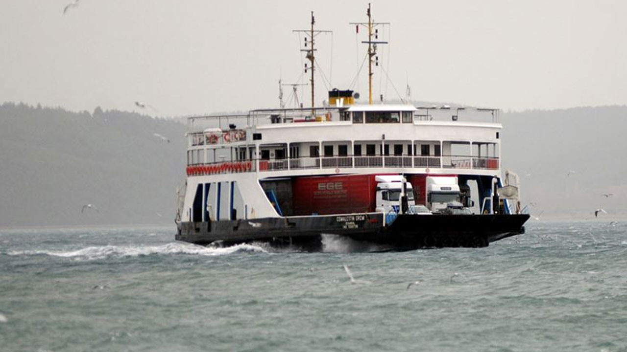 Feribot seferlerine fırtına engeli