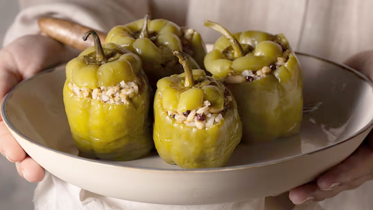 Pirinçli, soğanlı, zeytinyağlı: En lezzetli biber dolması tarifi