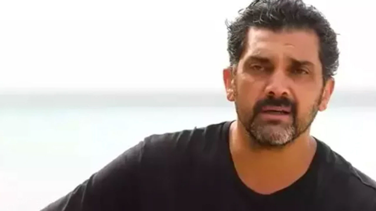 Survivor Bayhan'dan Müslüm Gürses resitali...