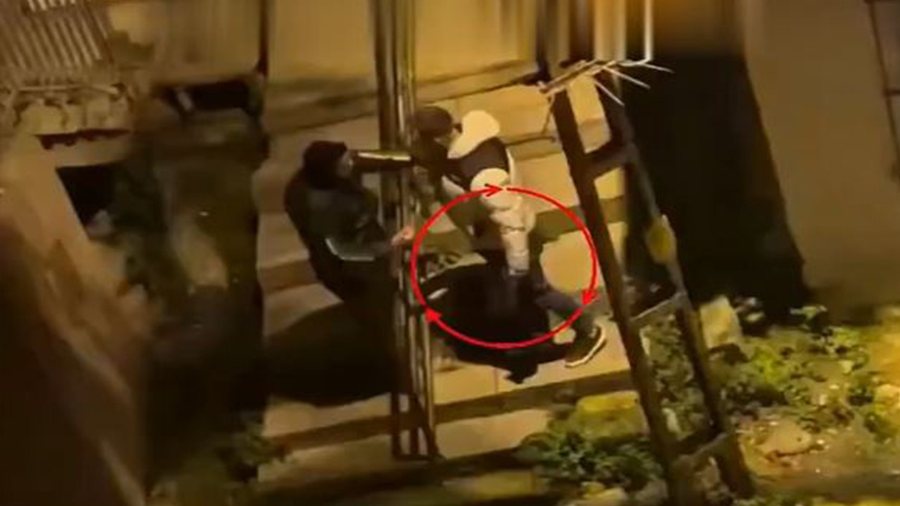 İstanbul’un göbeğinde oldu: Silahını çekip telefon…