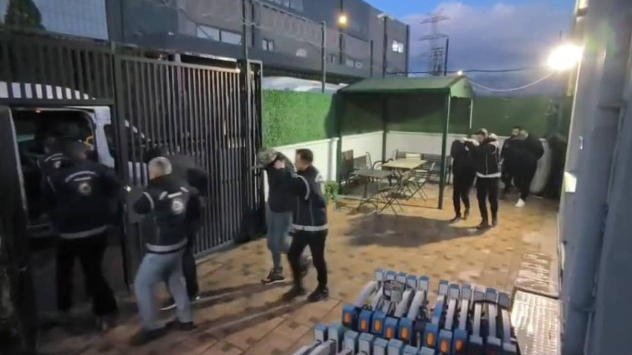 İzmir’de insan ticareti operasyonu: 14 yabancı uyruklu kadın kurtarıldı