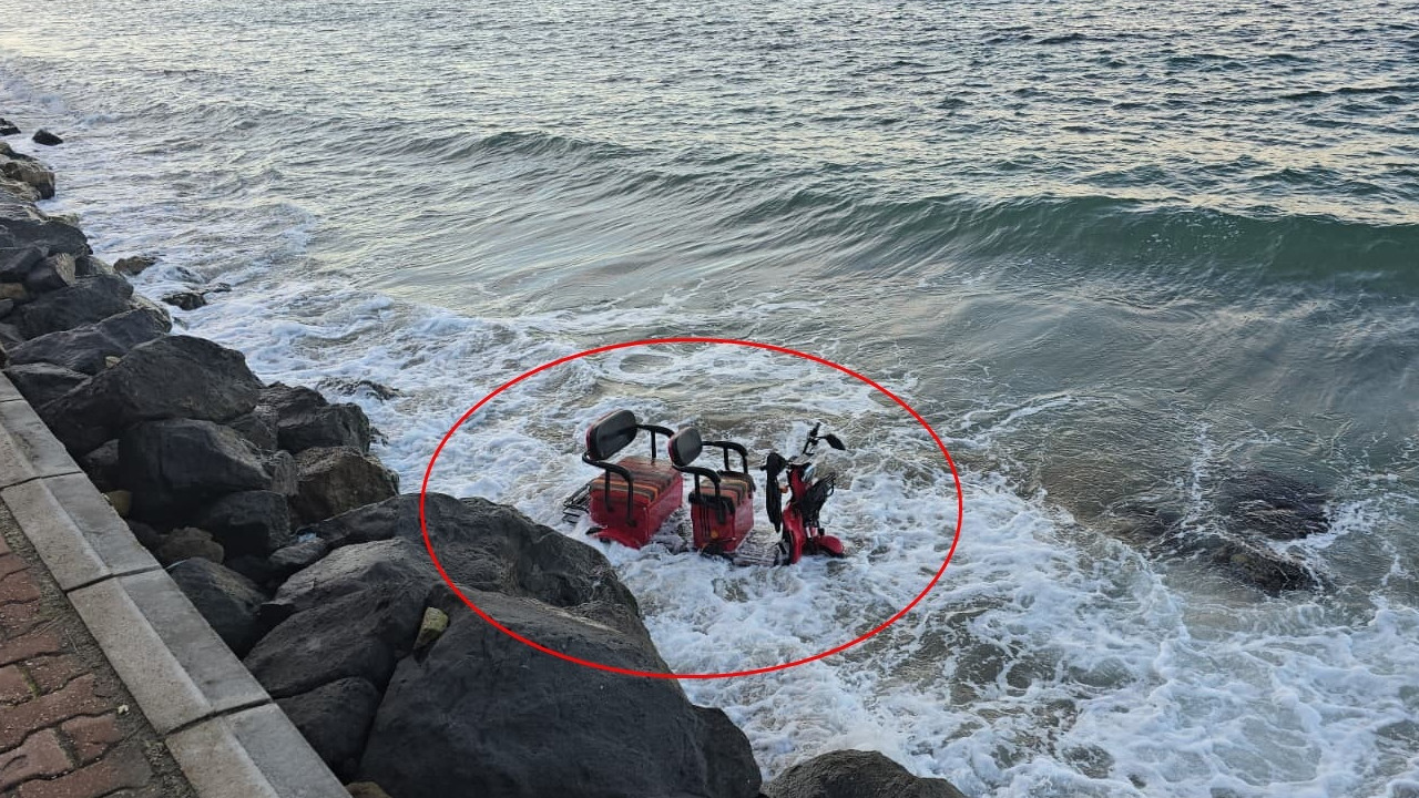 Kontrolden çıktı, kayalıklardan denize uçtu: 2 yaralı