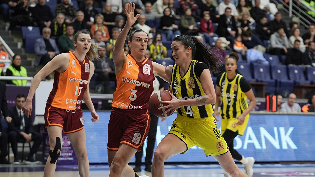 Fenerbahçe kupaları topluyor: Galatasaray'a üst üste ikinci derbi şoku