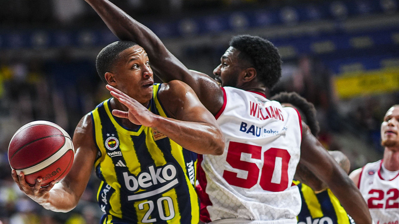 Fenerbahçe rüzgarı arkasına aldı: Dev farkla liderliğe oturdu