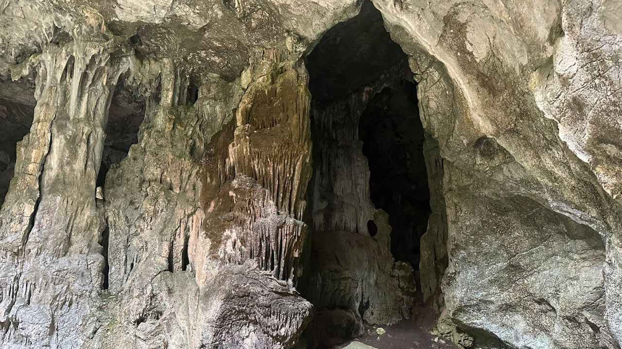 Korku filmi gibi: İnsan yok ama mağarada araba var: Gizemi çözülemedi