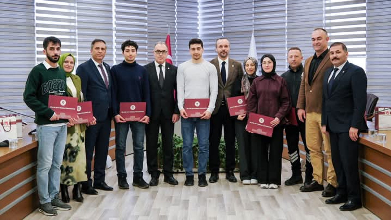 Satranç etkinliğinde başarı gösteren öğrenci ve personeller ödüllendirildi