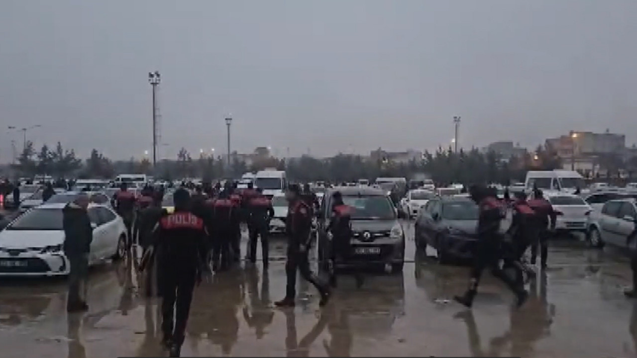 Seçim meydan savaşına döndü: TOMA devreye girdi: 1 ‘i polis 14 yaralı