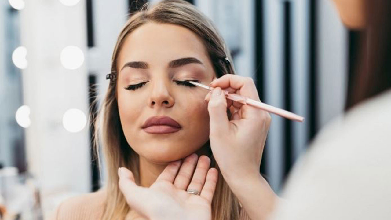 Yeni yılda güzelliğin bedeli arttı: Güzellik artık daha pahalı Protez tırnak, cilt bakımı, epilasyon… hepsi zamlandı