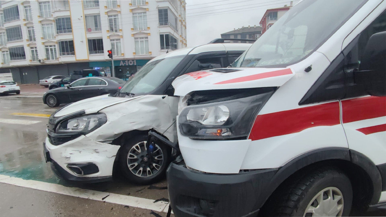 Aksaray’da ambulans kazası: 8 kişi yaralandı