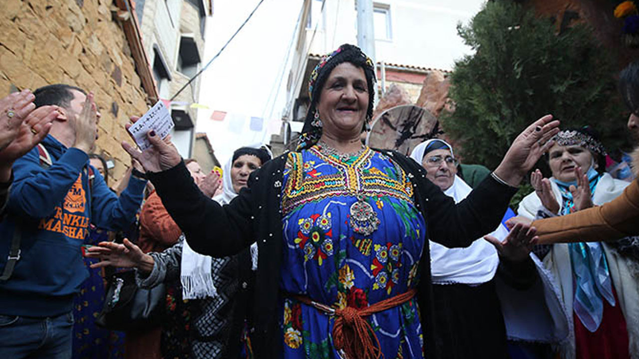 Cezayir'de Amazigler 2976 yılını kutluyor