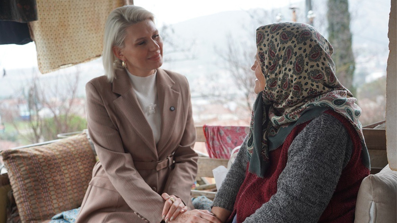 Hazırlanan sıcak yemekleri Başkan Subaşı evlere teslim etti