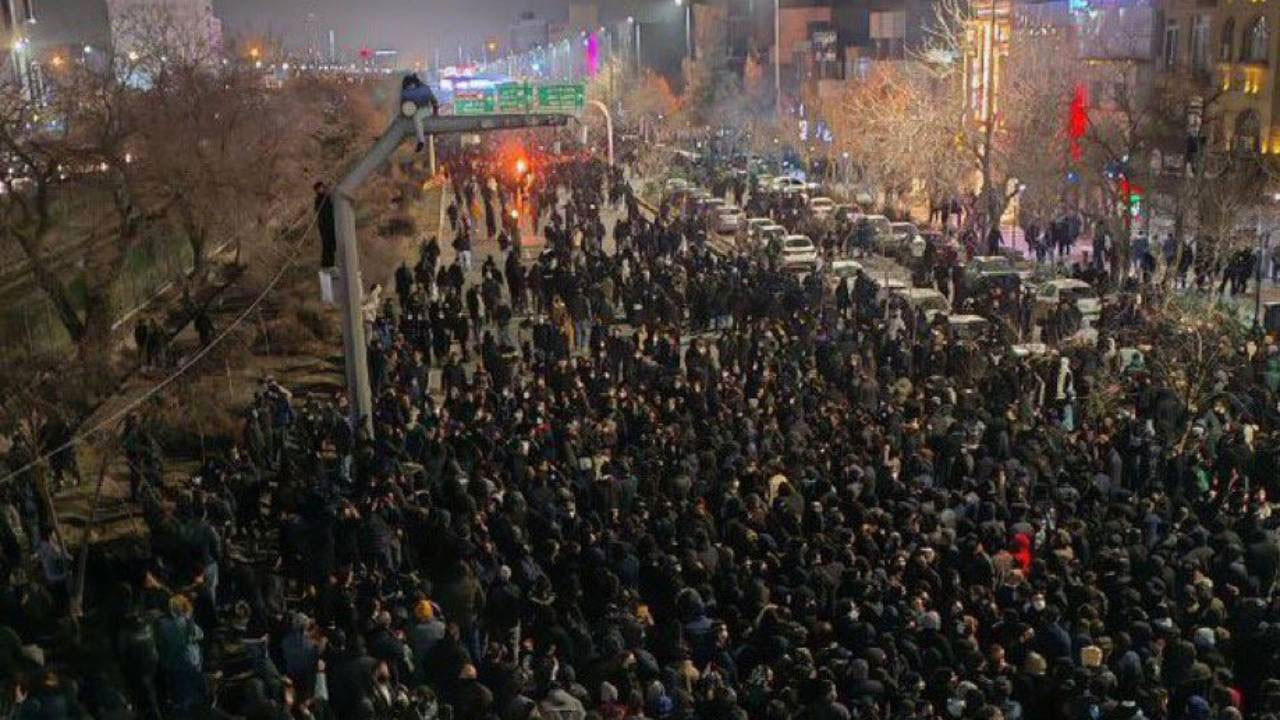 İran'a bir tehdit de o ülkeden: Ordumuz teyakkuzda