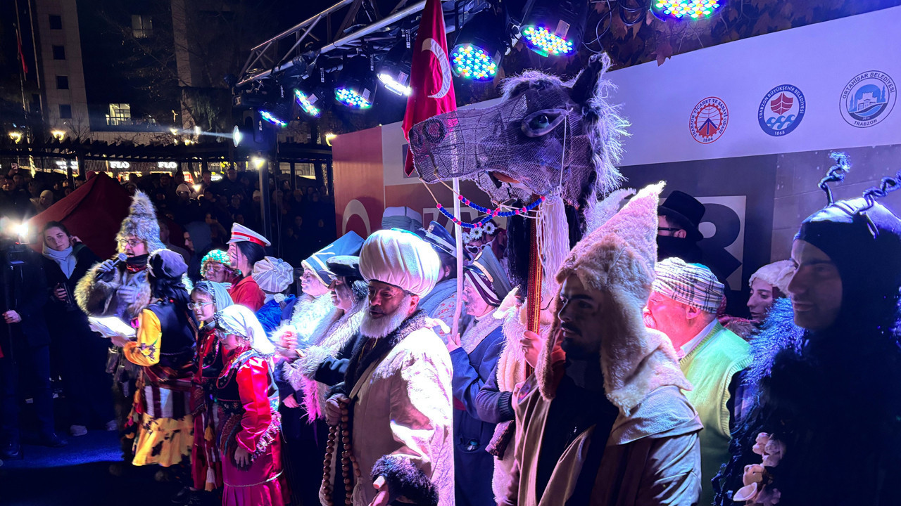 Davullar çaldı horonlar kırıldı: Bolluk bereket için sokaklara döküldüler