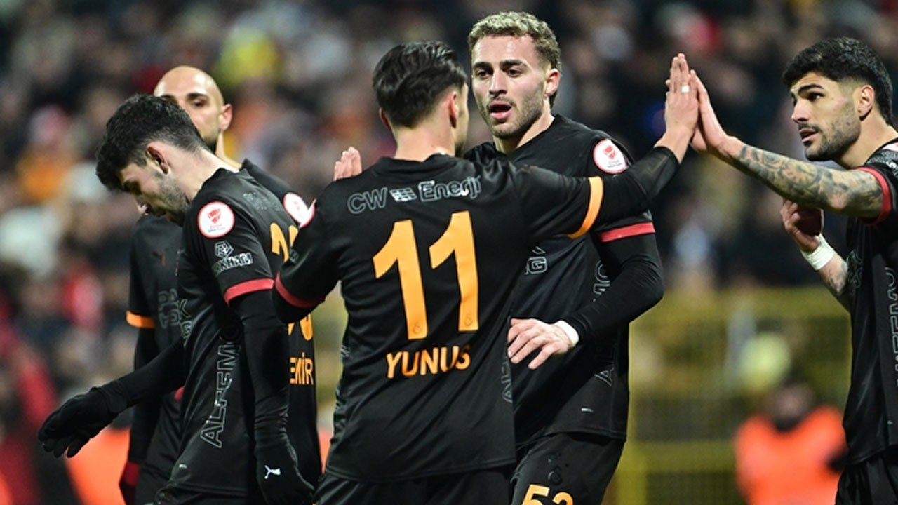 Fethiye'de ibretlik görüntüler: Galatasaraylı yıldızlar kadın tuvaletinde