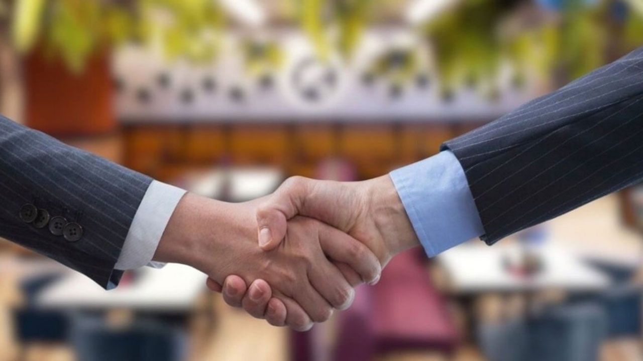 İki dev yemek zincirinin hisseleri satıldı: Türkiye’de yüzlerce şubeleri var