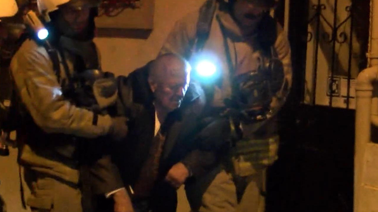 Kadıköy'de 4 katlı binada yangın: 1'i ağır 8 yaralı