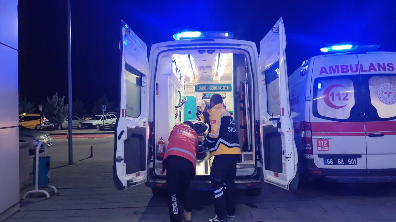 E90’da feci çarpışma: Traktöre arkadan vuran otomobilde 3 yaralı