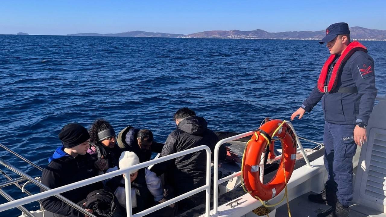 Sahil güvenlik ekipleri göz açtırmıyor: 3 ayrı noktada 42 kaçak göçmen yakalandı