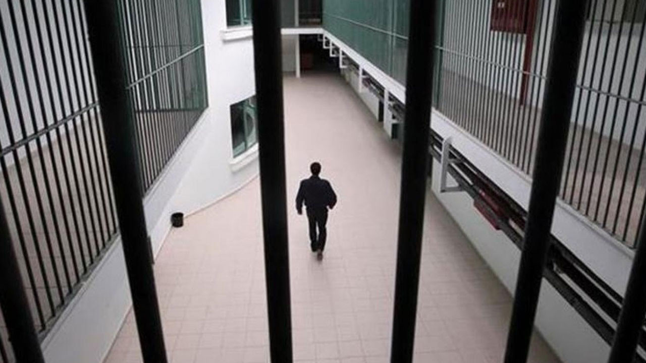 Cezaevinde infaz koruma memurlarına saldırı