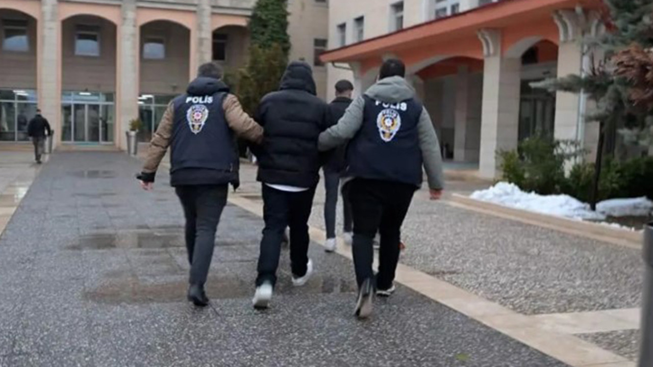 ‘Sahte araç satım’ ilanıyla dolandırdılar