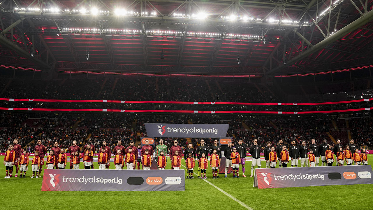 Galatasaray-Gaziantep FK maçında 'yönetim istifa' sesleri yükseldi