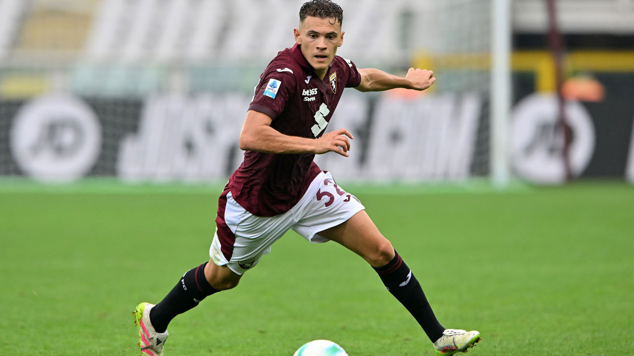 Beşiktaş orta saha transferinde Kristjan Asllani ismine yöneldi