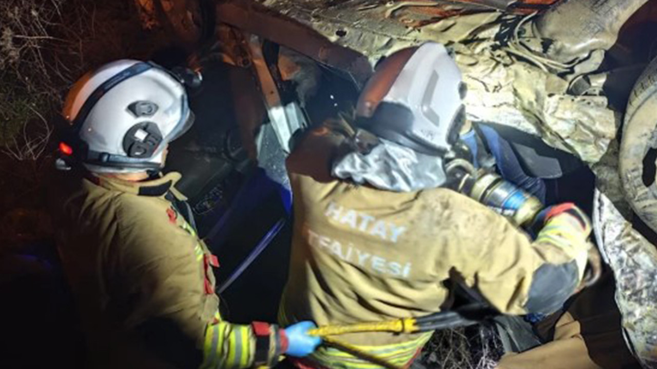 Hatay'da otomobiller birbirine girdi: Ölü ve yaralılar var