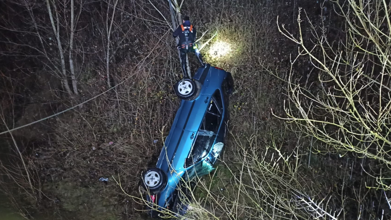Kandıra’da feci kaza: Çaya düşen otomobilde baba ve oğlu hayatını kaybetti