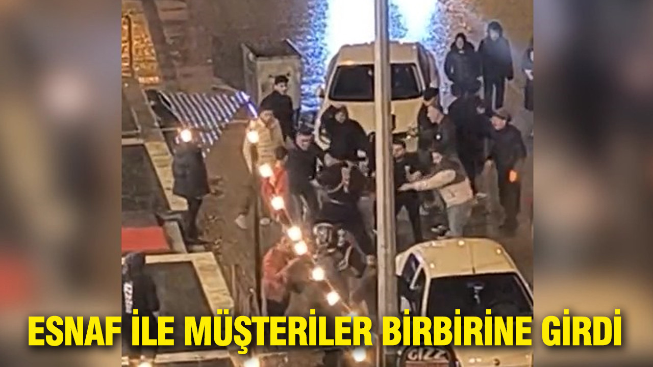Bir anlık tartışma meydan savaşına döndü: Esnaf ile müşteriler birbirine girdi