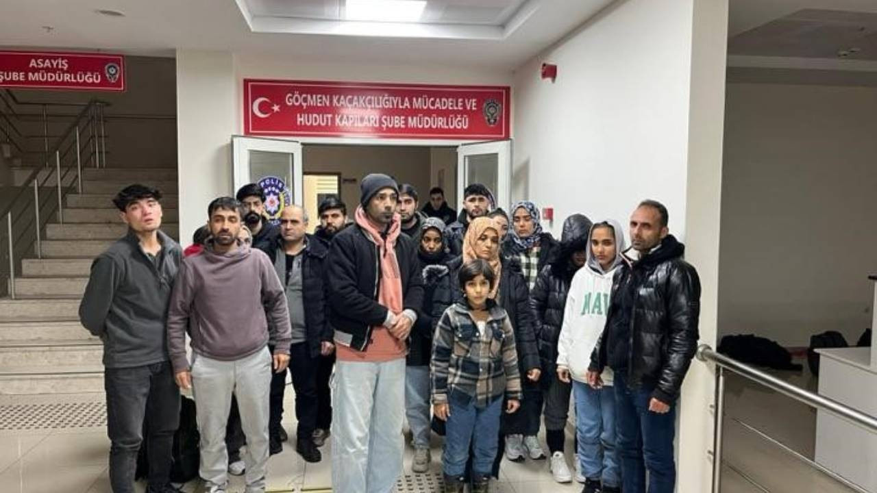 Yunanistan hayalleri Manisa'da son buldu: 16'sı kaçak toplam 34 göçmen yakalandı
